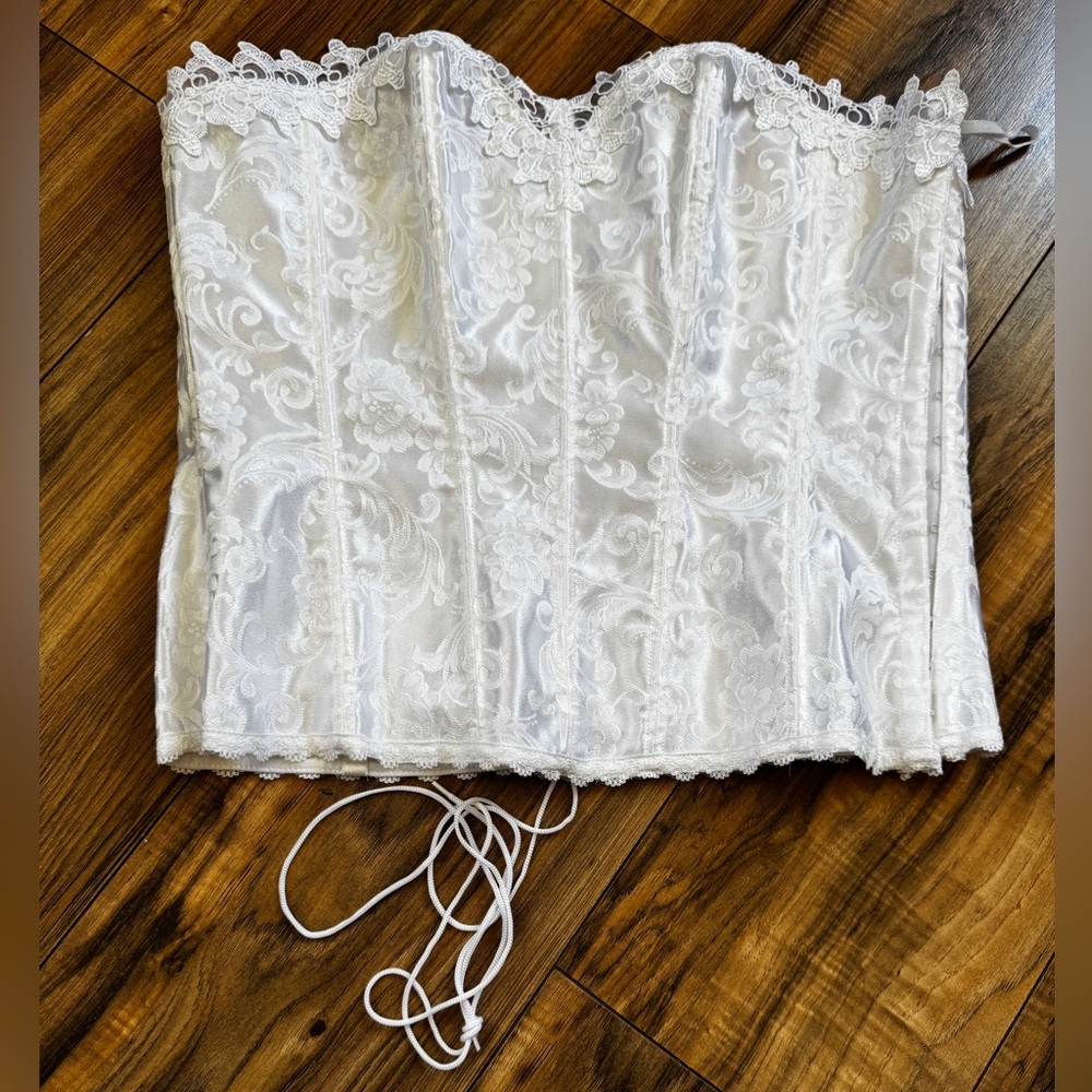 New! Frederick’s of Hollywood White Lace Corset Top